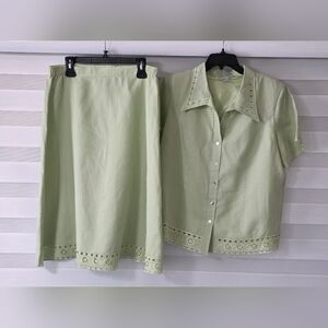 Lino U.S.A Short Sleeve Shirt Knee Length Skirt Set Eyelet Lace Detailing. XL